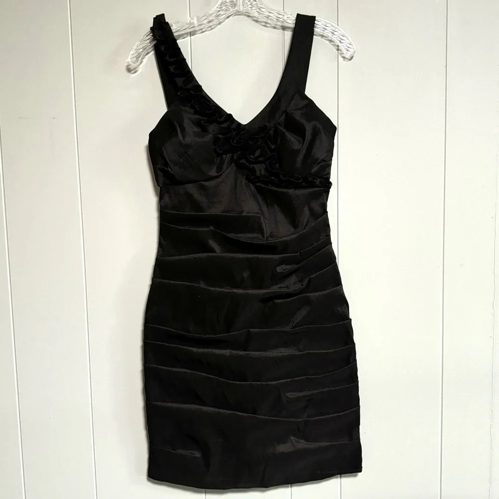 MAX & CLEO Black Ruched Dress Bodycon Floral Embellishments V neckline Size 4